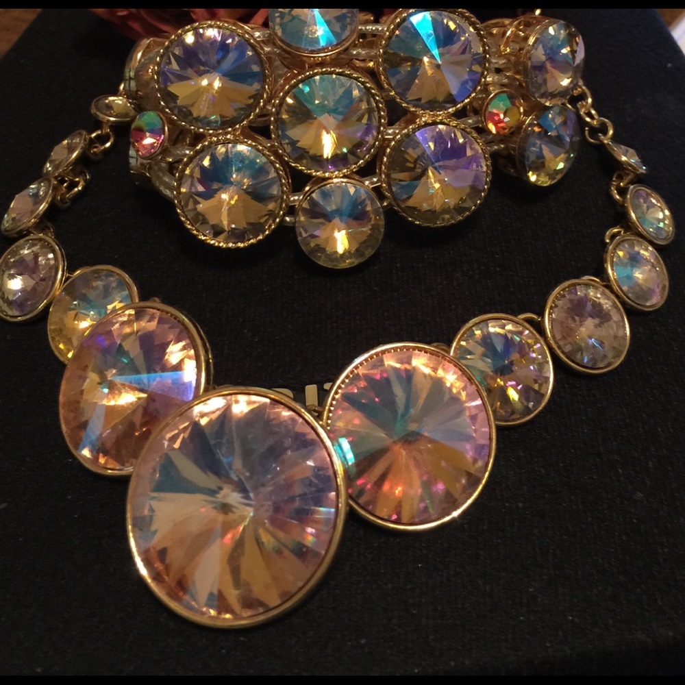 Gorgeous Necklace with Matching Bracelet.